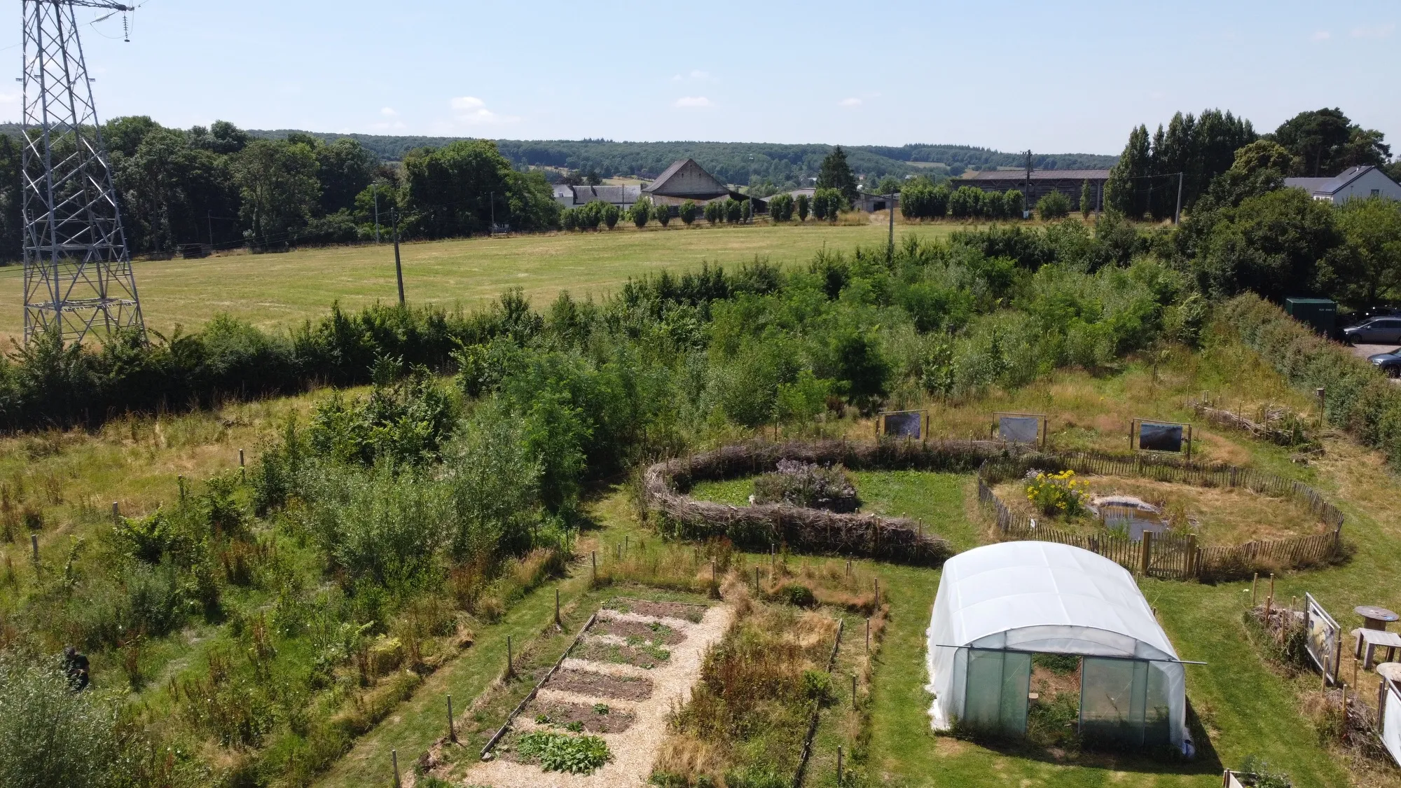 Vue aérienne du jardin-forêt Semisto Experience aux Jardins d'ici, à Naninne